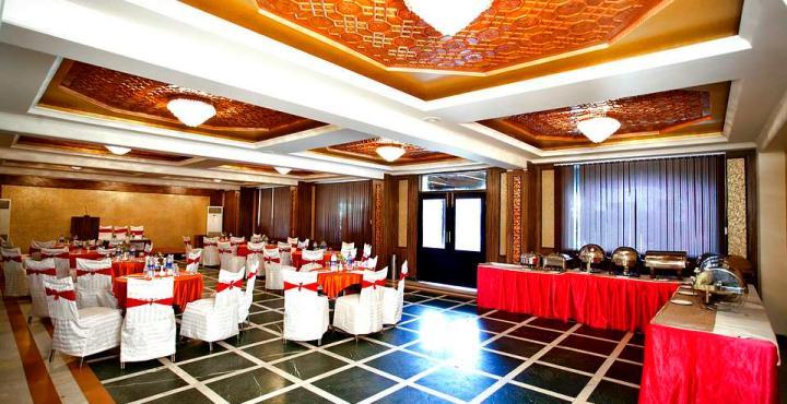 Radisson Srinagar Hotell Exteriör bild