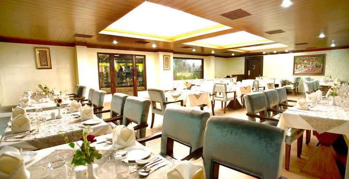 Radisson Srinagar Hotell Exteriör bild