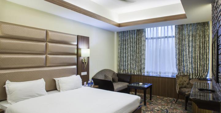 Radisson Srinagar Hotell Exteriör bild