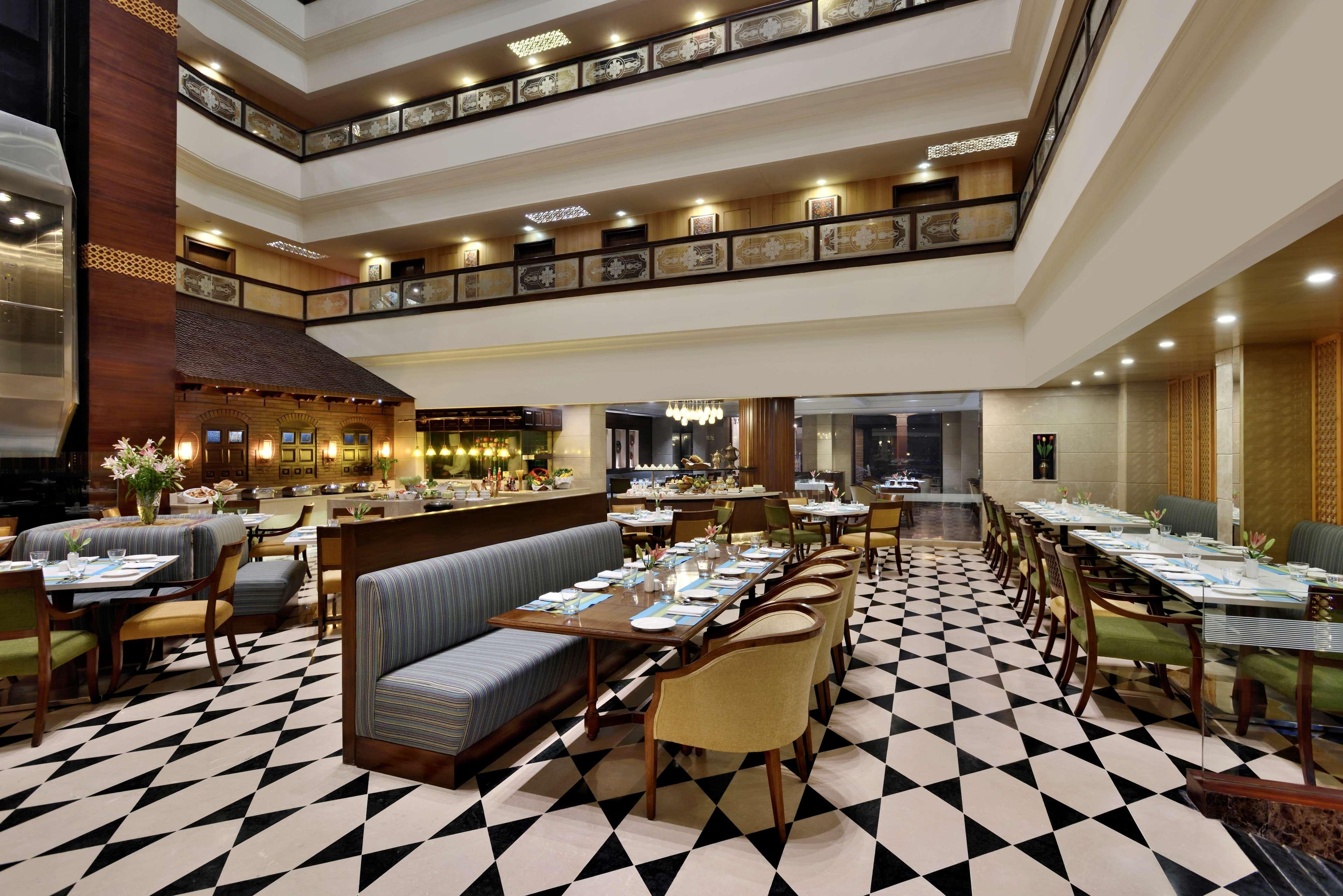 Radisson Srinagar Hotell Exteriör bild