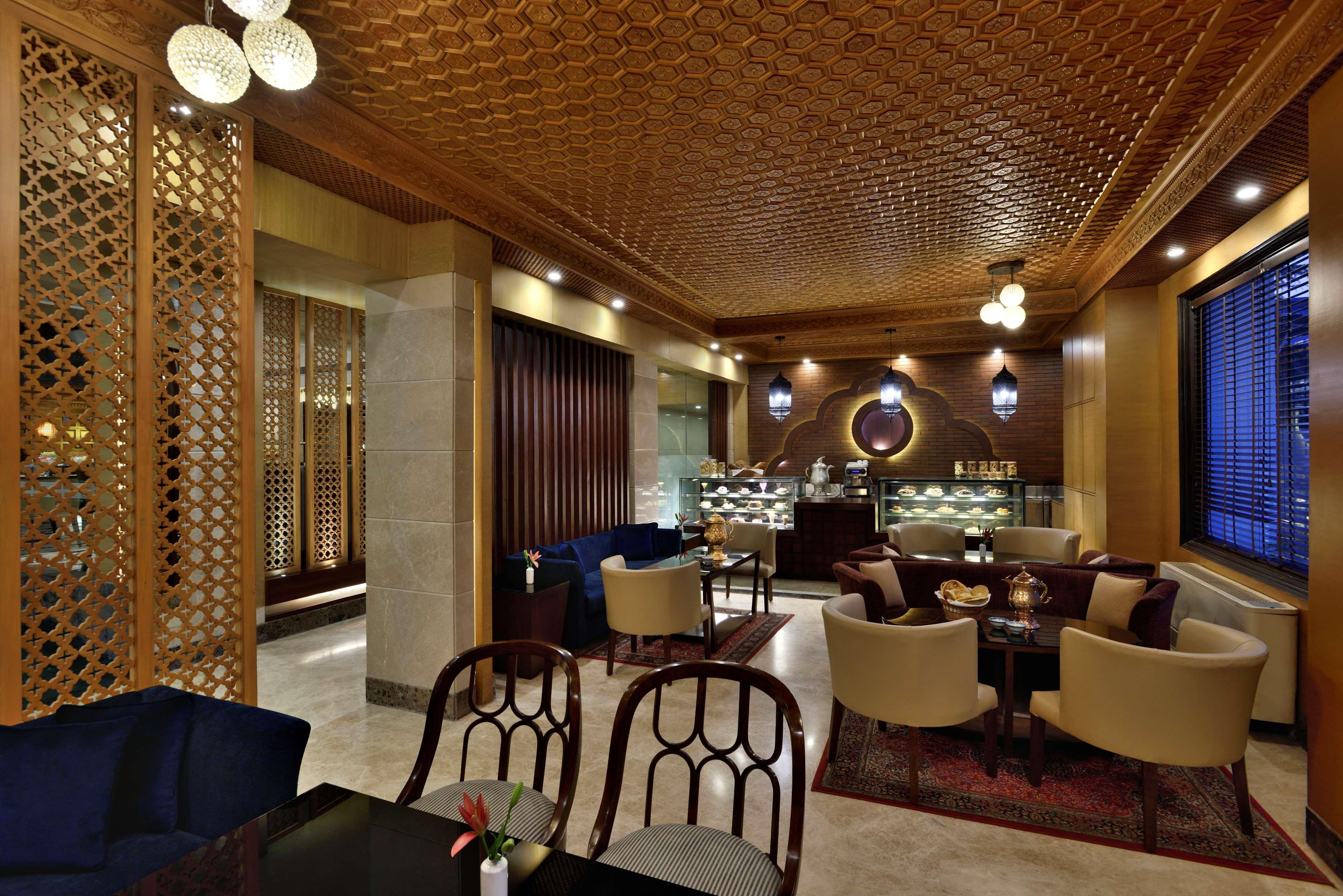 Radisson Srinagar Hotell Exteriör bild