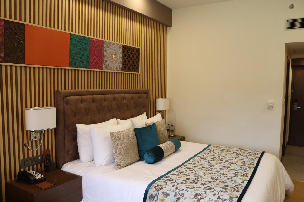 Radisson Srinagar Hotell Exteriör bild