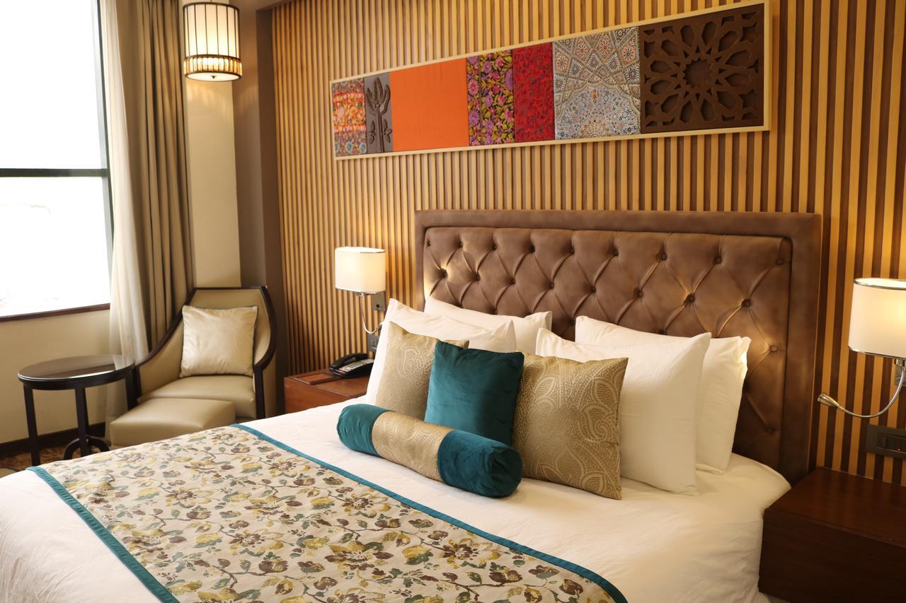 Radisson Srinagar Hotell Exteriör bild