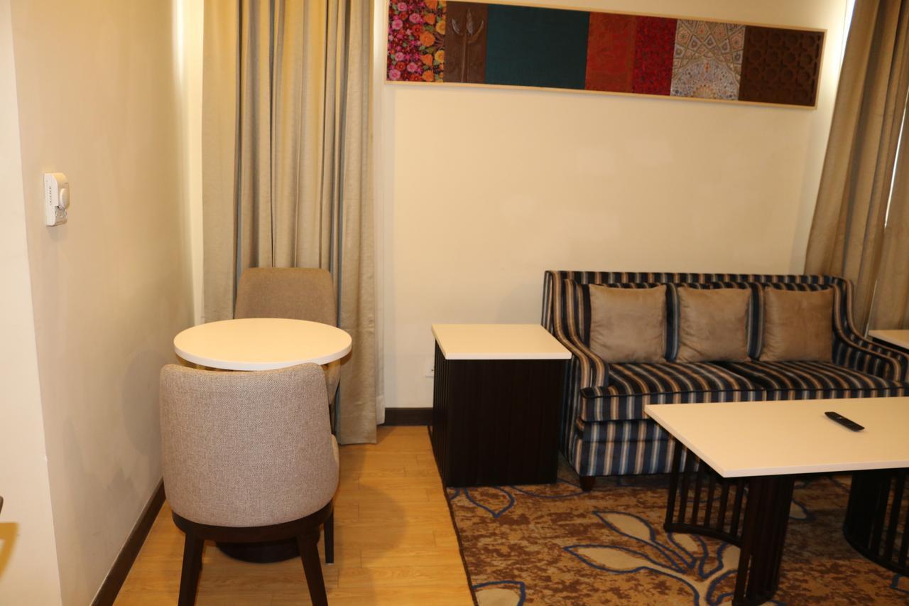 Radisson Srinagar Hotell Exteriör bild