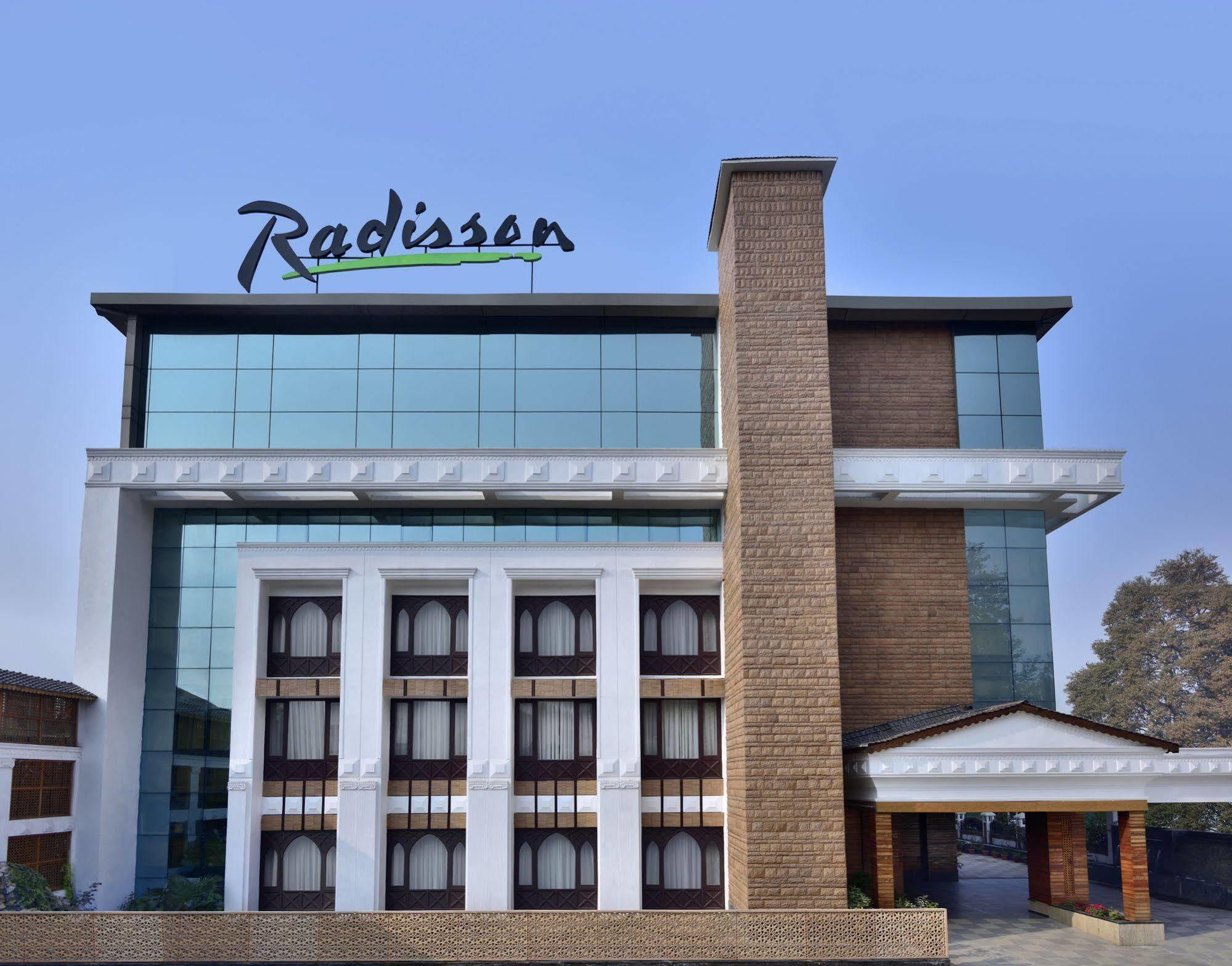 Radisson Srinagar Hotell Exteriör bild